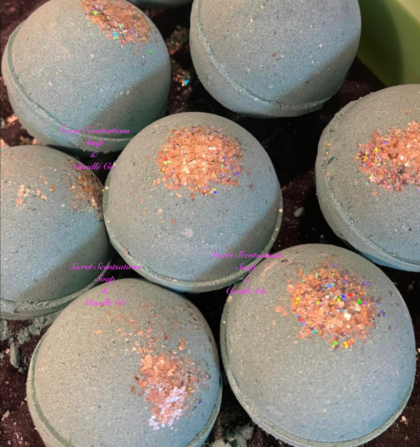 Lavender Scented with Caribbean Escape. Mica natural color. Essential Castor Oil. Vitamin E Essential Oil and Shorea Butter. Essential Avocado Oil. Eatible star glitter on top. Large ball shape 7 inches round.. Bath Bombs